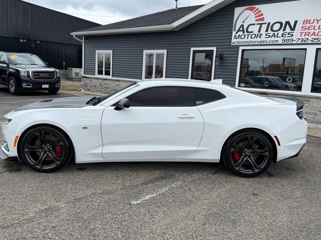 Used 2020 Chevrolet Camaro SS RWD image 4