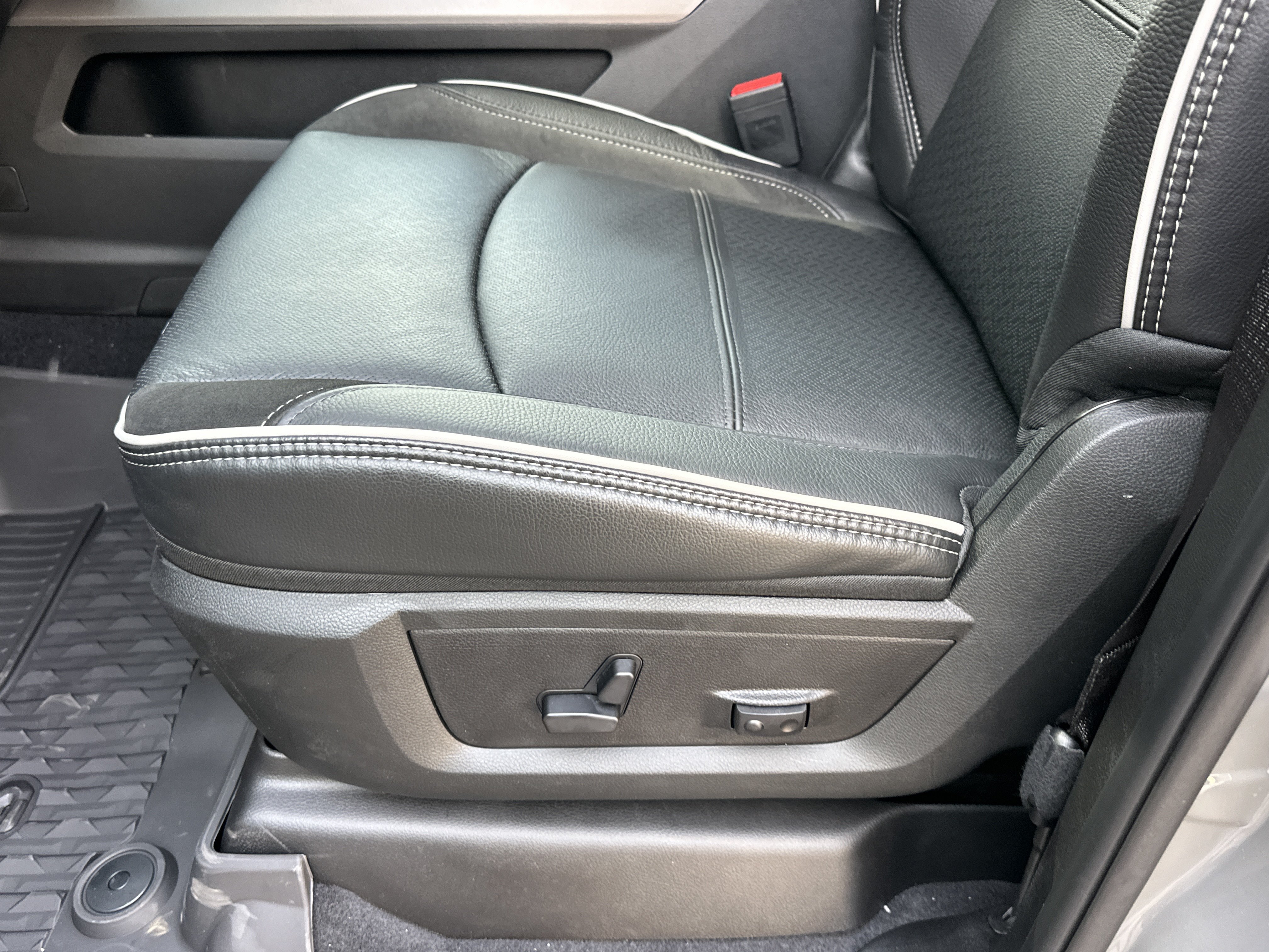 New 2027 RAM 2500 Laramie AWD/4WD image 27