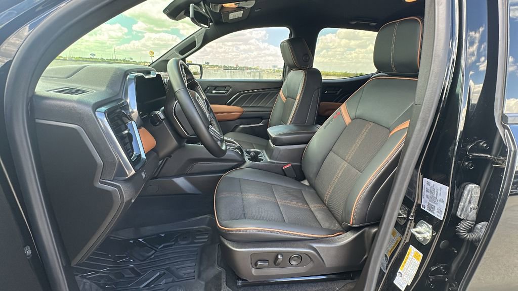 Used 2025 GMC Canyon AT4 image 4