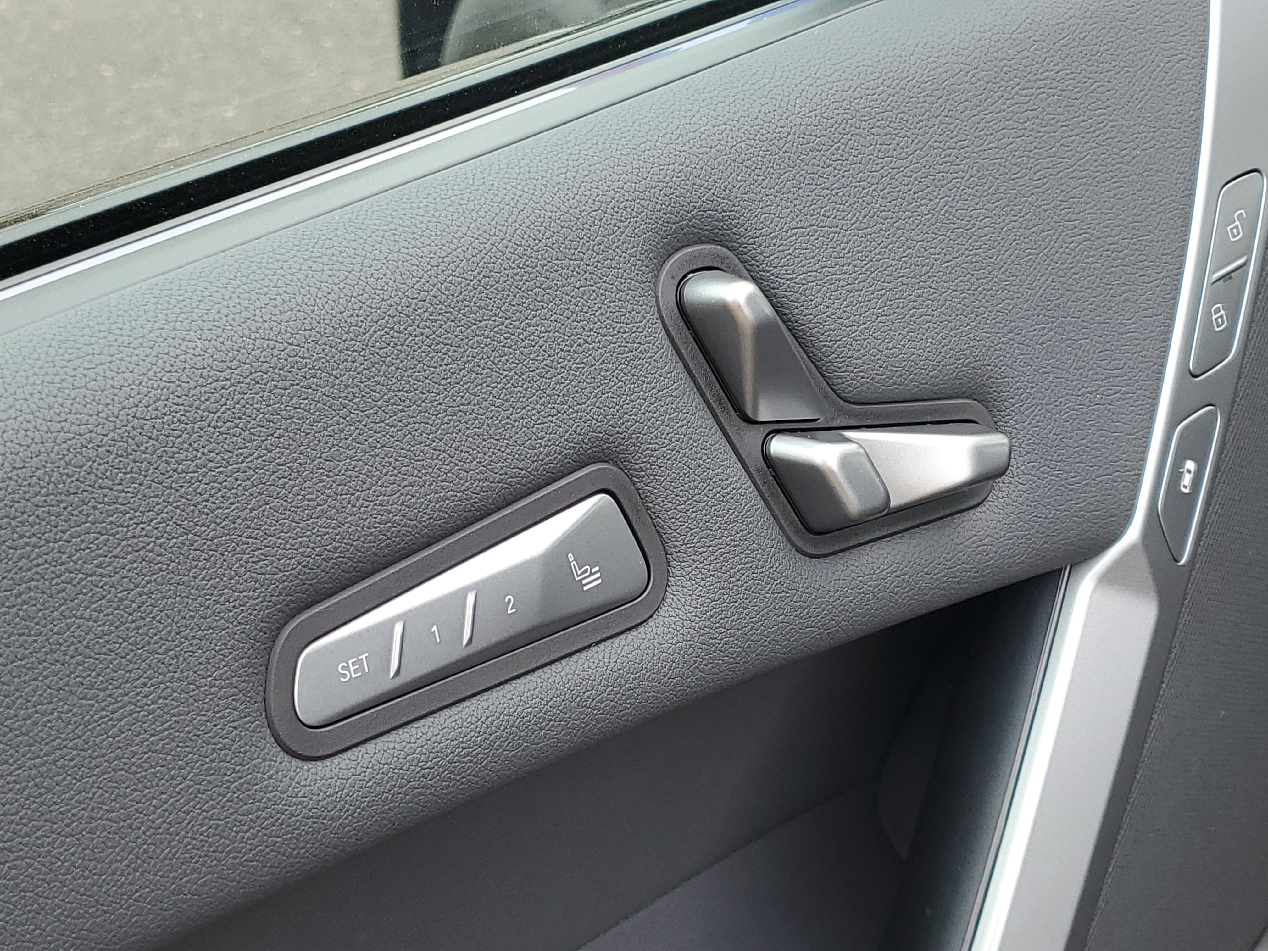 New 2026 BMW iX xDrive60 w/ M Sport Package image 7