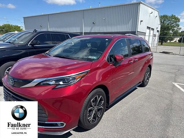 Used 2025 Toyota Sienna Platinum AWD/4WD image 1