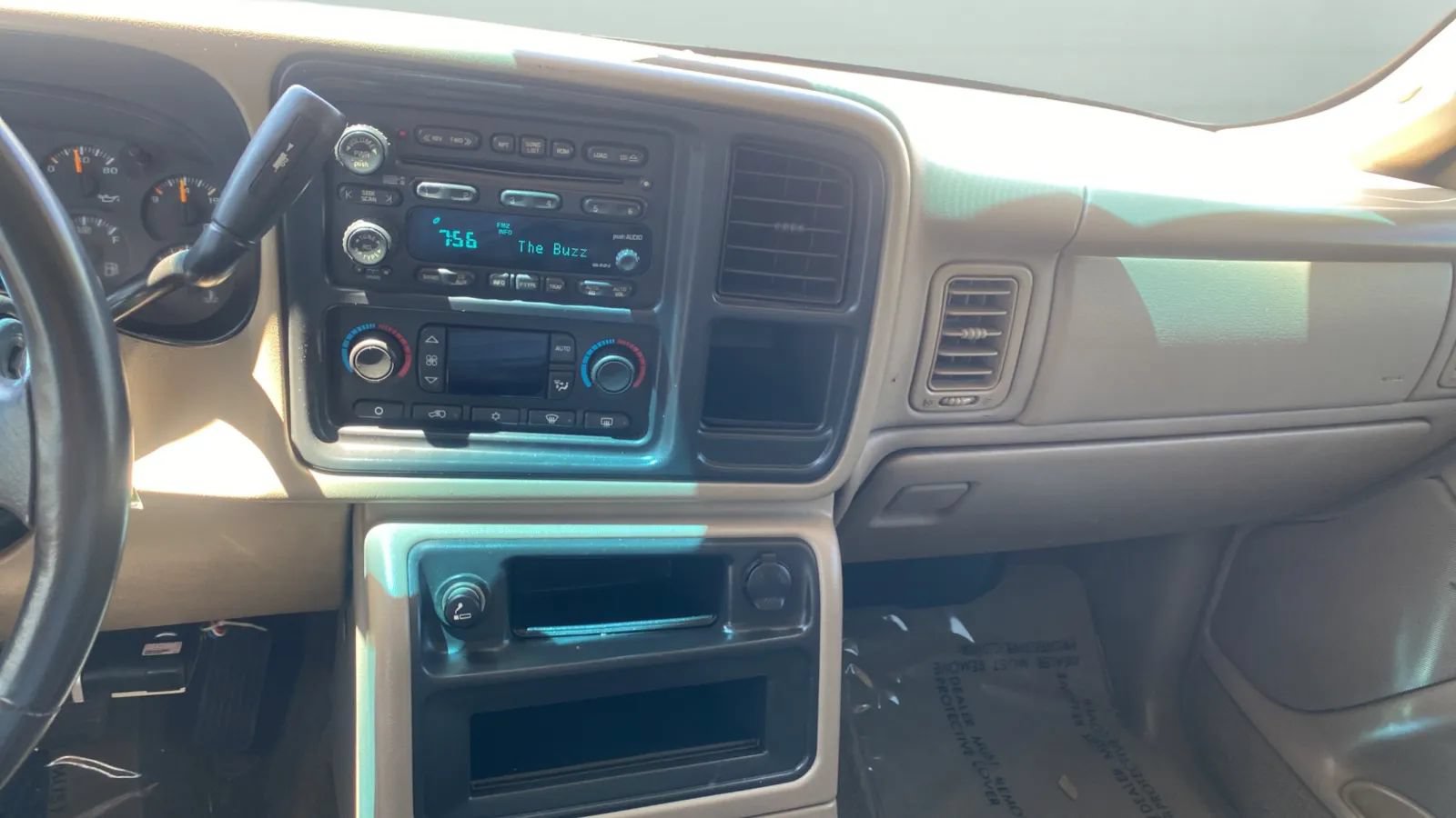 Used 2004 Chevrolet Silverado 2500 LT RWD image 17