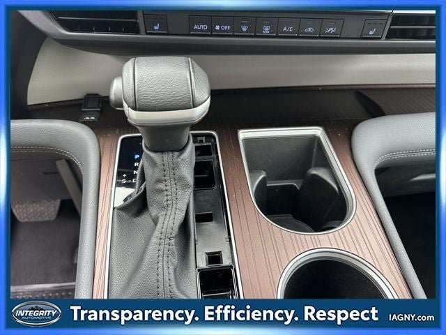 Used 2024 Toyota Sienna XLE FWD image 29