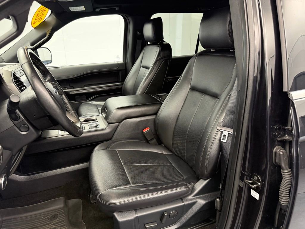Used 2020 Ford Expedition XLT w/ Equipment Group 202A AWD/4WD image 39