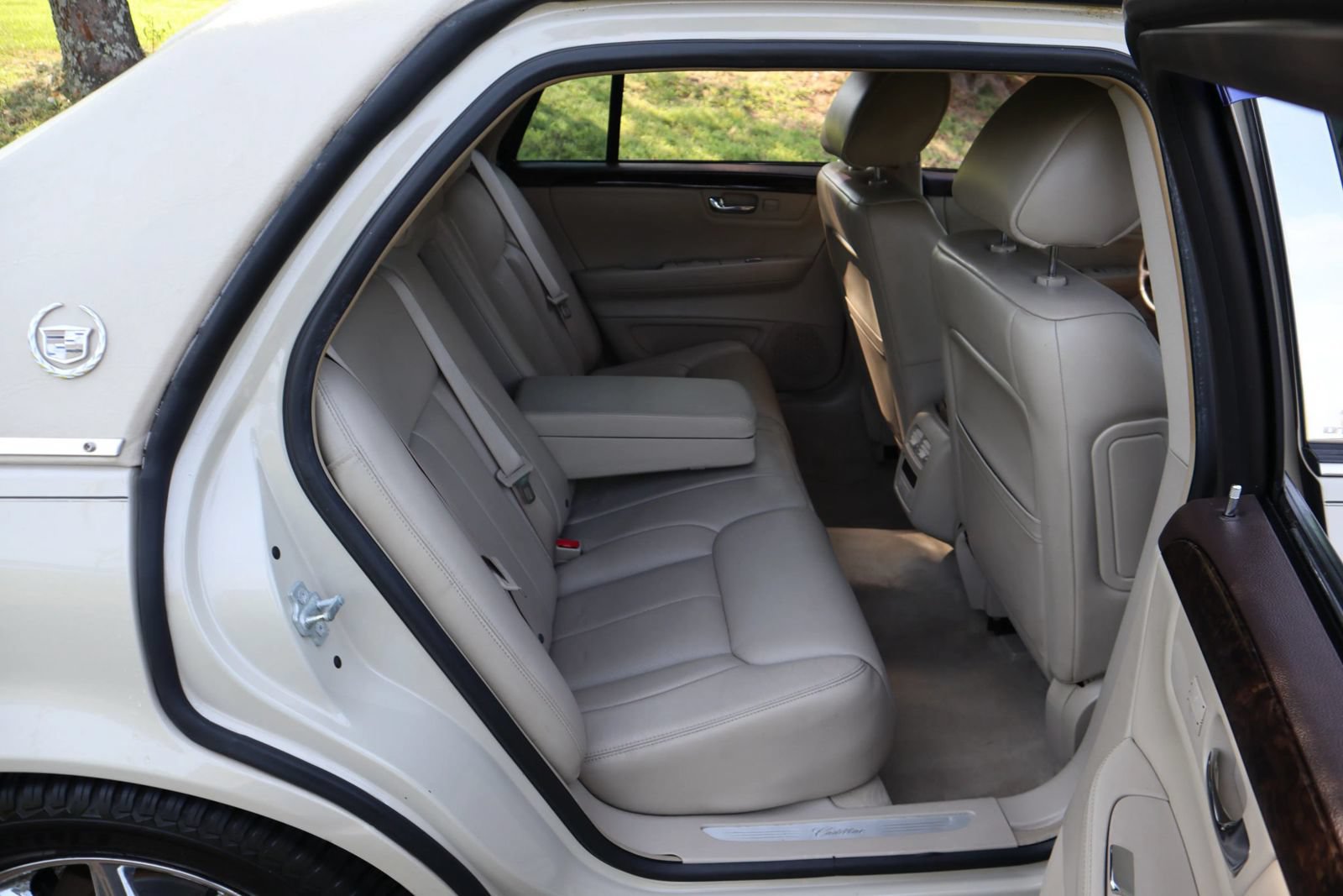 Used 2011 Cadillac DTS Luxury FWD image 19