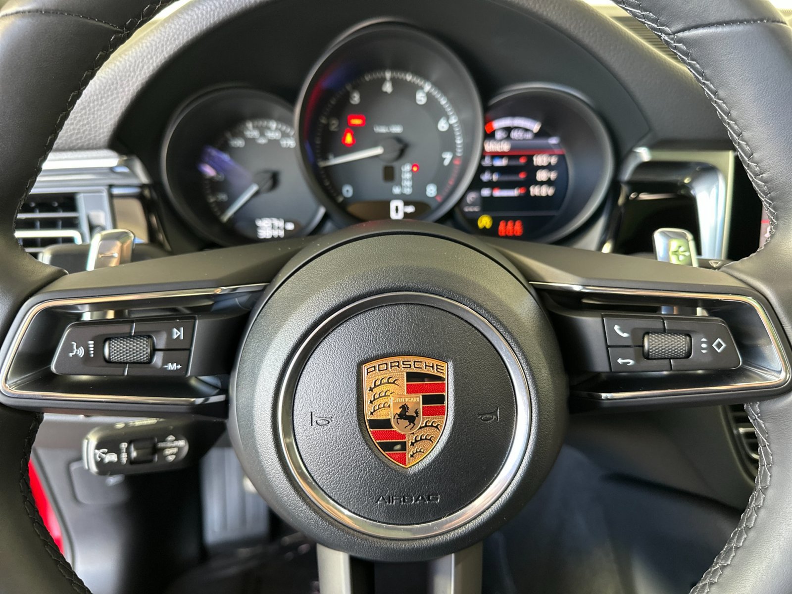 Certified 2026 Porsche Macan AWD/4WD image 26
