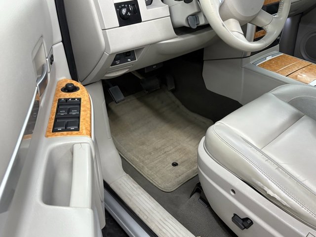 Used 2008 Chrysler Aspen Limited image 13