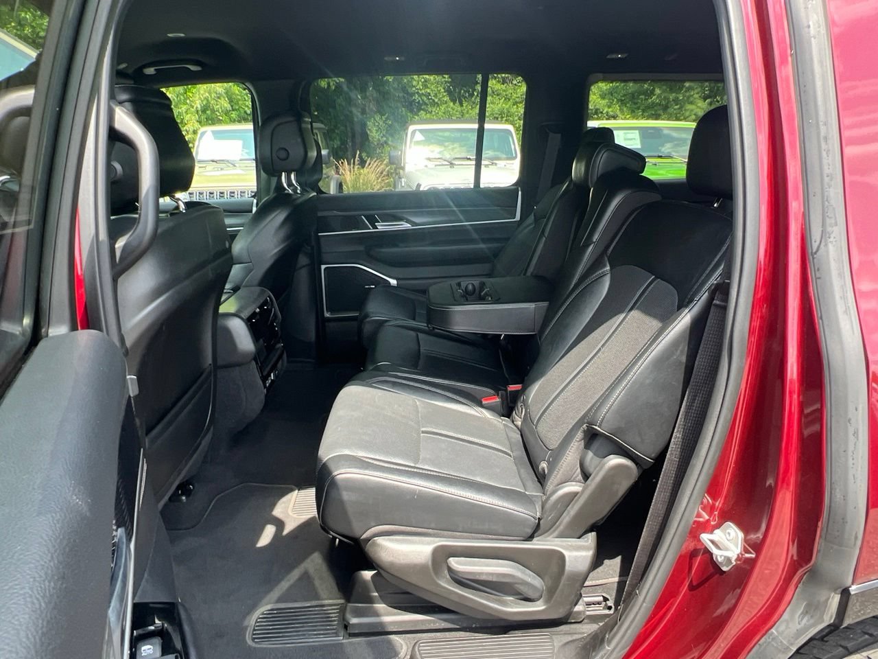 Used 2024 Jeep Wagoneer Series II w/ Flexible Seating Group AWD/4WD image 13
