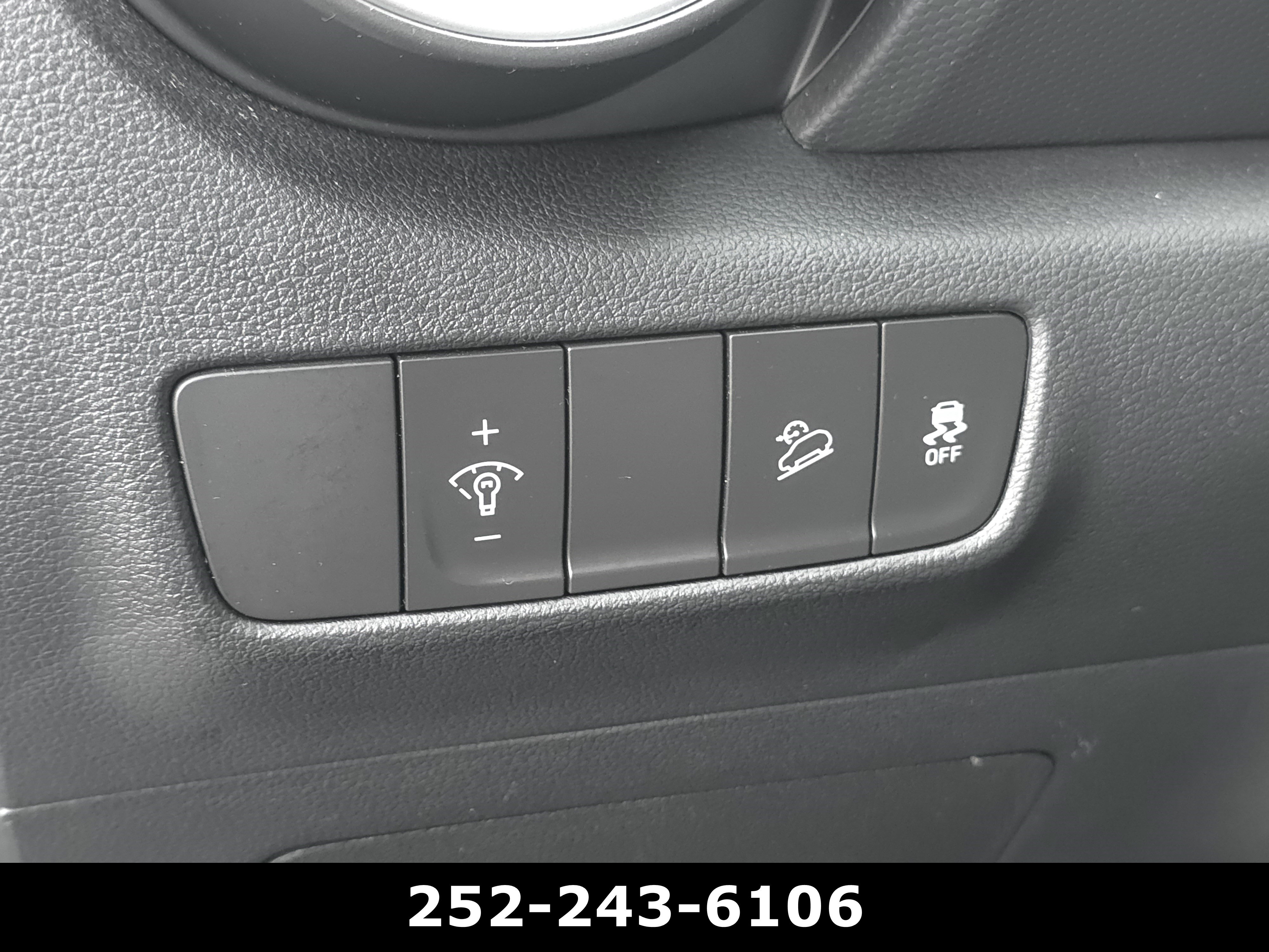 Used 2023 Hyundai Kona SEL AWD/4WD image 23