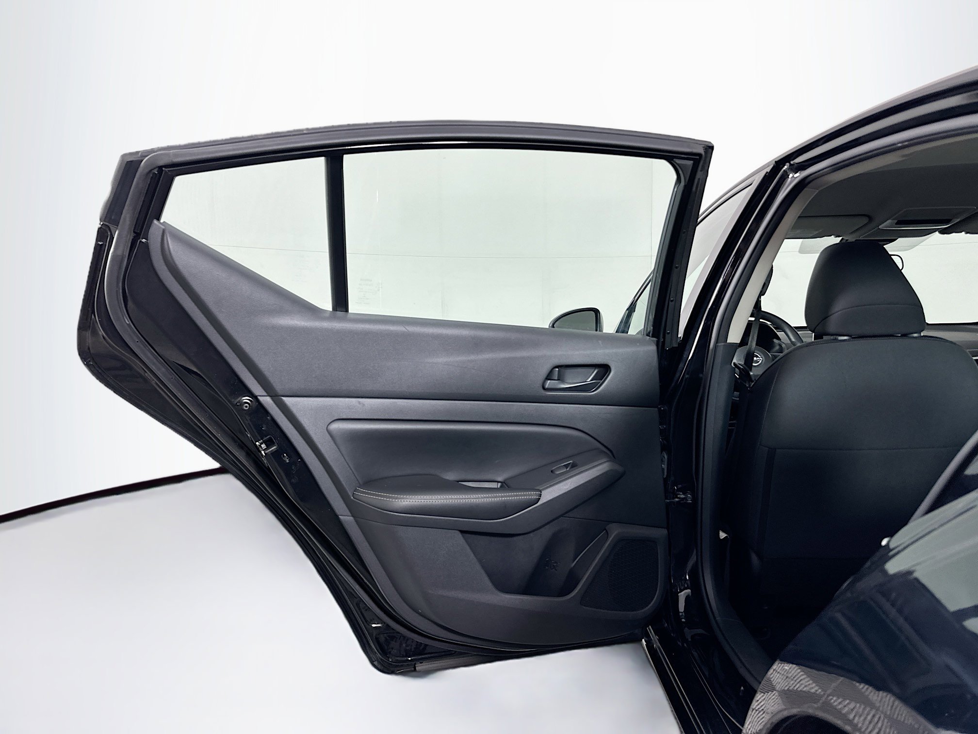 Used 2024 Nissan Altima 2.5 SV image 25