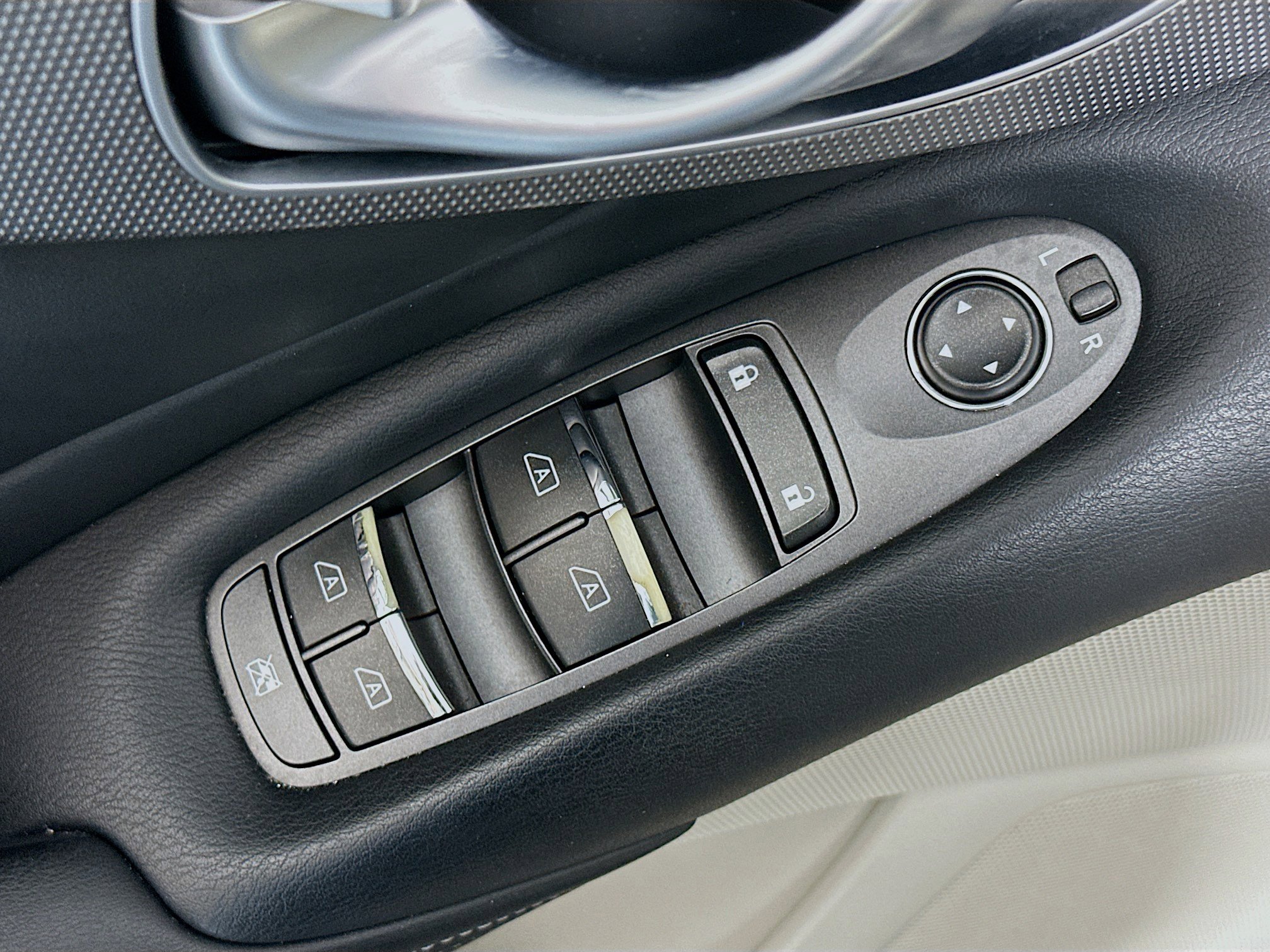 Used 2014 INFINITI Q50 Premium w/ Navigation Package image 15