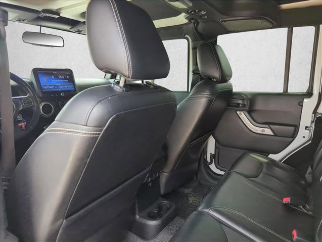 Used 2017 Jeep Wrangler Unlimited Rubicon w/ Cold Weather Group AWD/4WD image 18