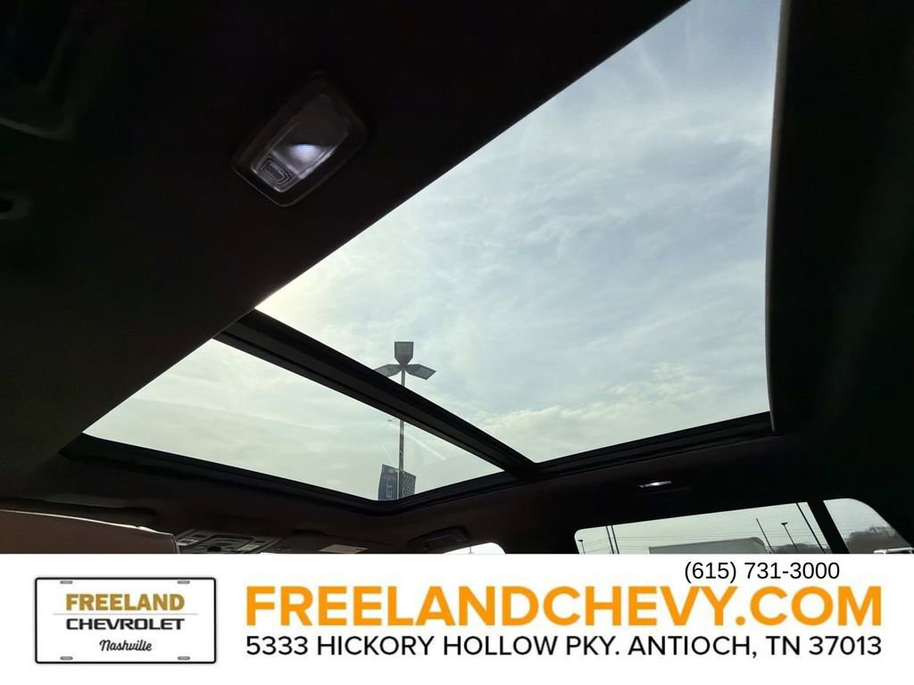 Used 2023 Cadillac Escalade Premium Luxury image 22