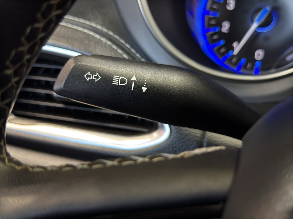 Used 2025 Chrysler Pacifica Limited FWD image 24