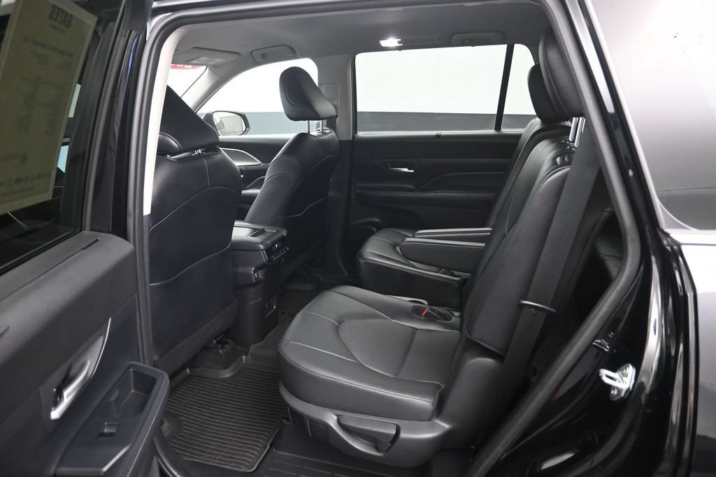 Used 2024 Toyota Grand Highlander AWD image 10