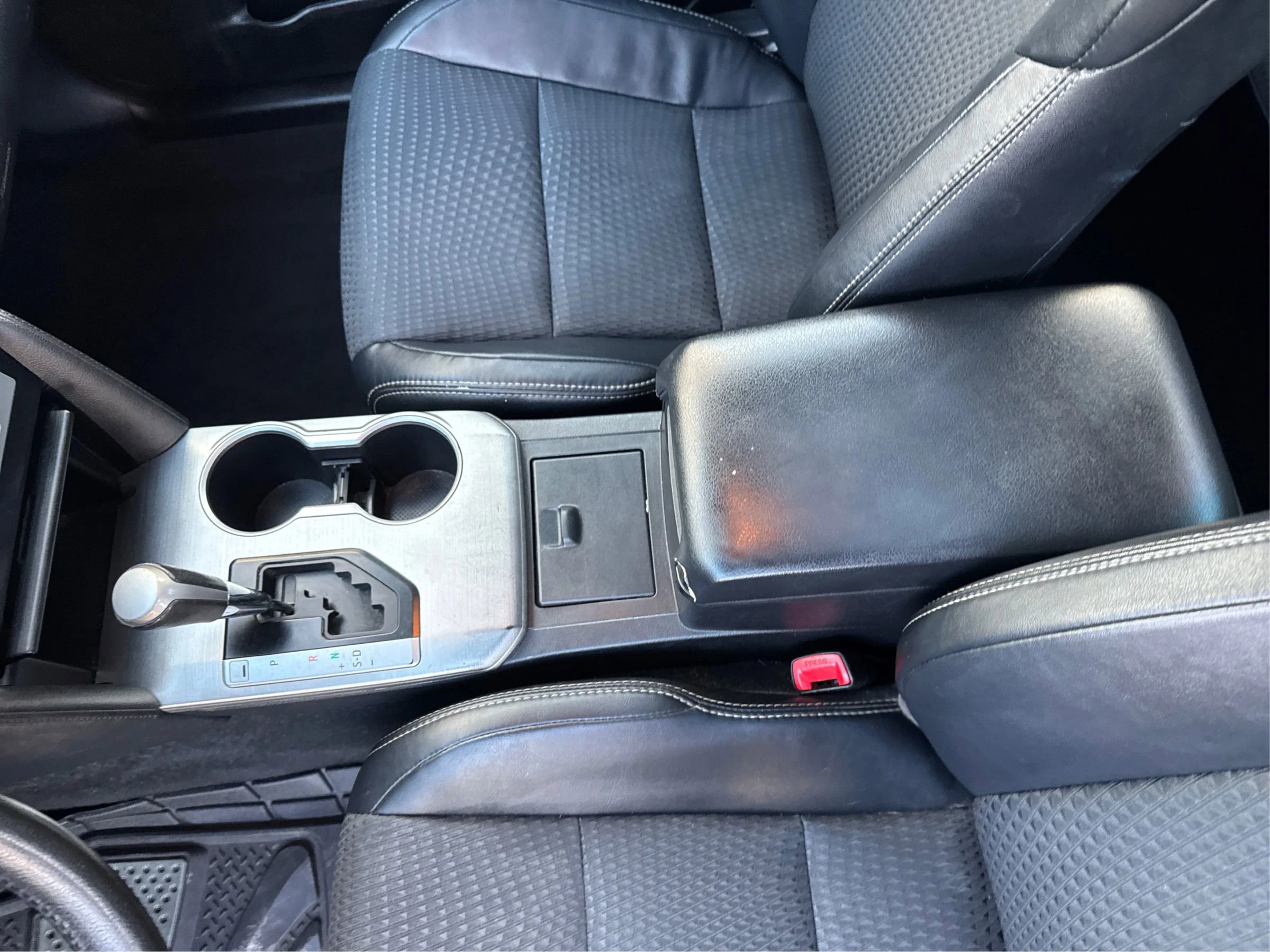Used 2012 Toyota Camry SE w/ Convenience Pkg FWD image 19