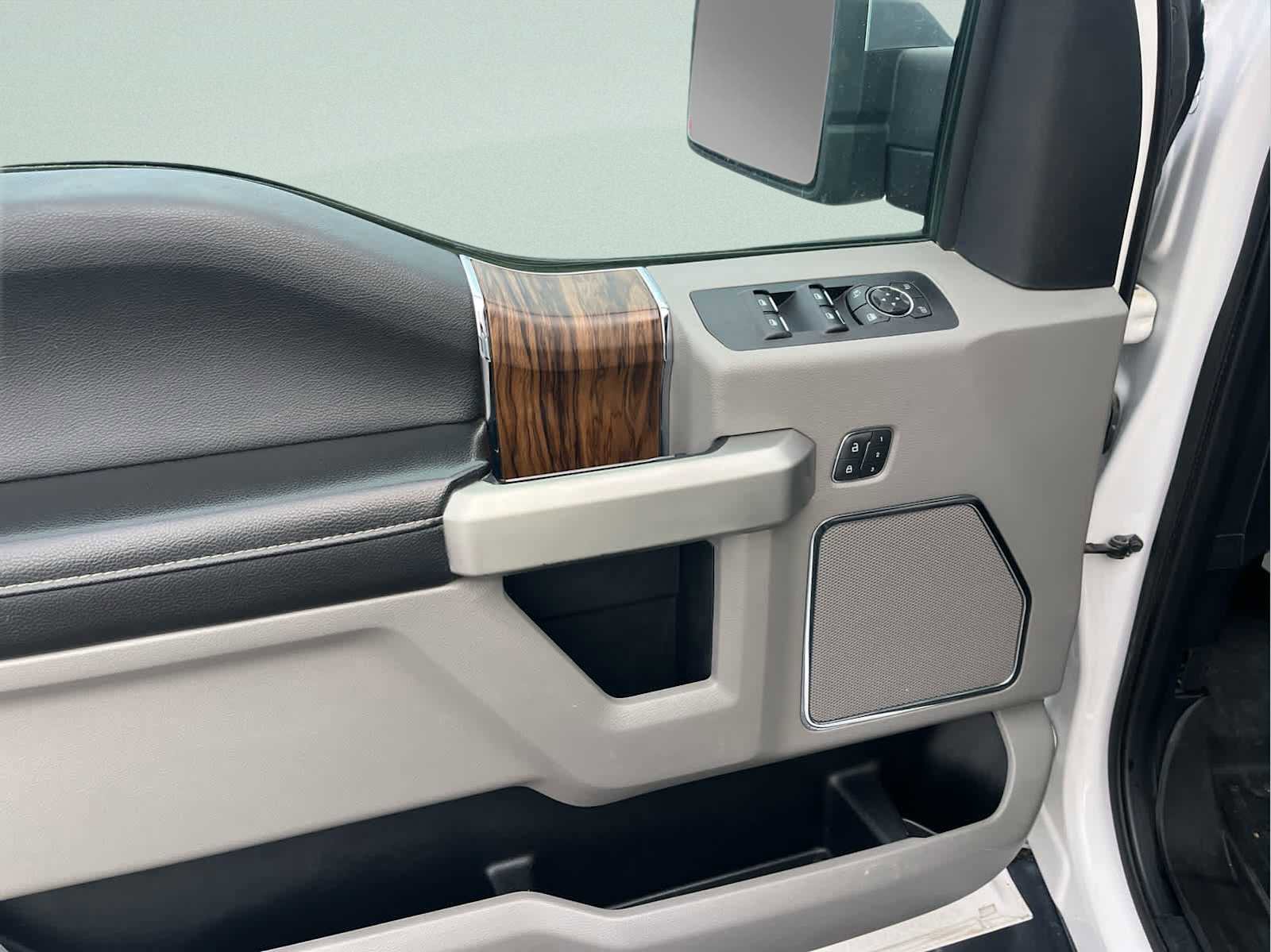 Used 2019 Ford F150 Lariat image 23