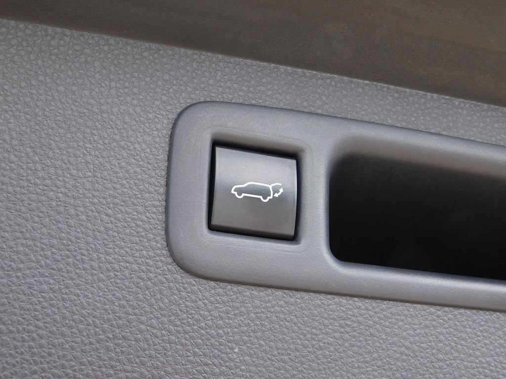 Used 2020 Toyota Highlander XLE image 9