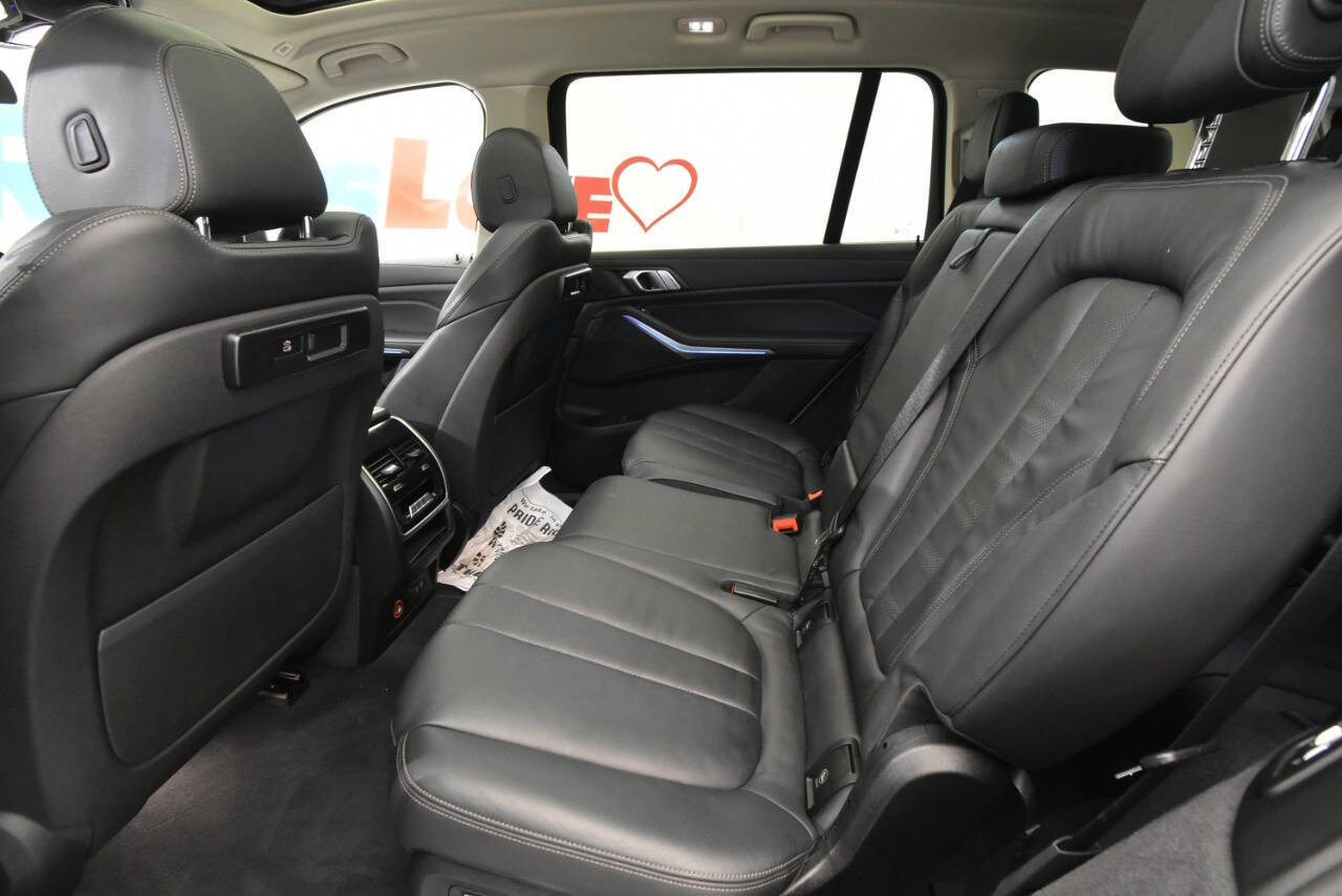 Used 2019 BMW X7 xDrive40i w/ Parking Assistance Package image 14