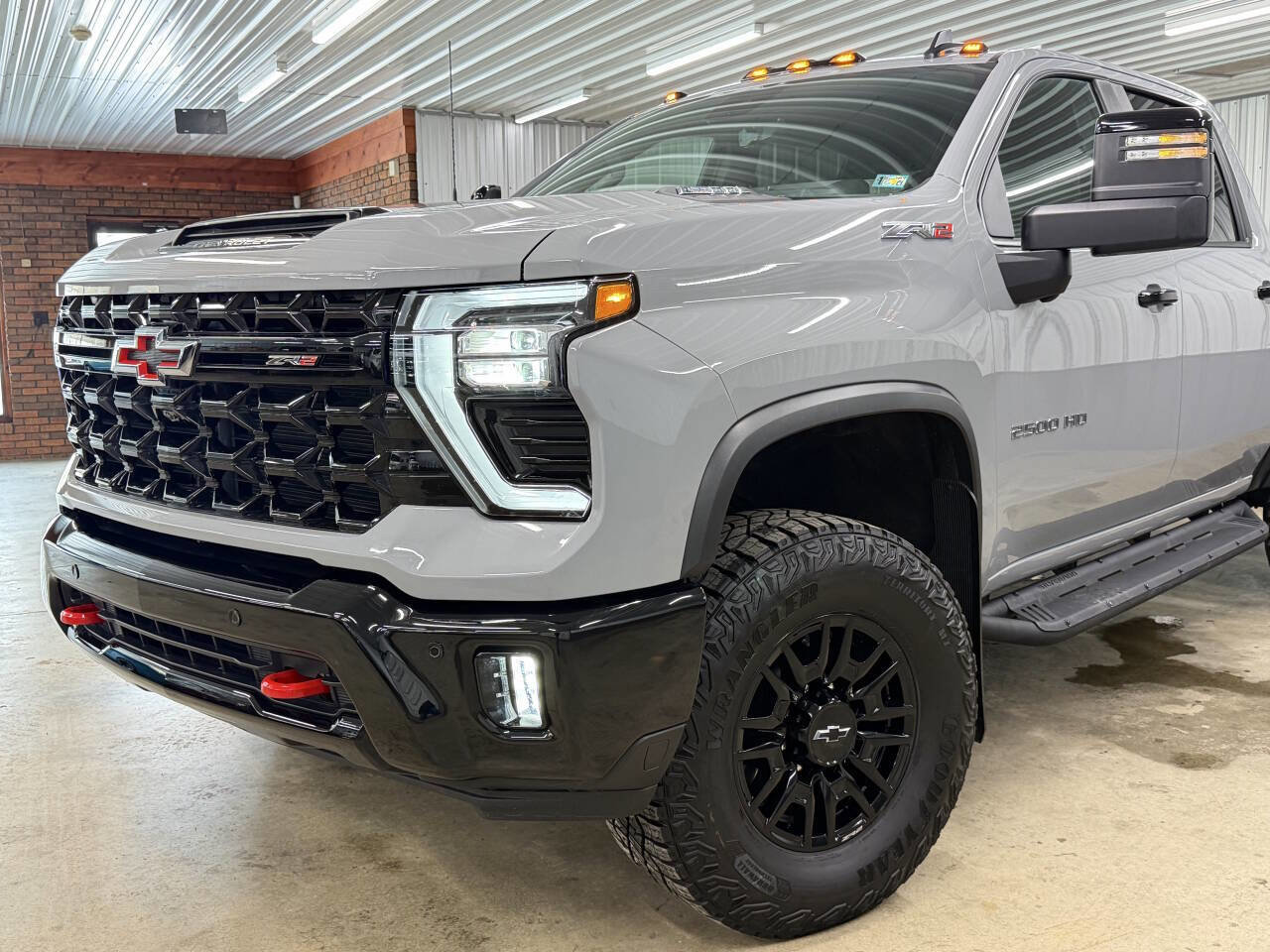 Used 2025 Chevrolet Silverado 2500 ZR2 w/ Technology Package image 8