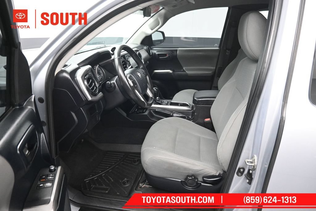Used 2016 Toyota Tacoma SR5 AWD/4WD image 9