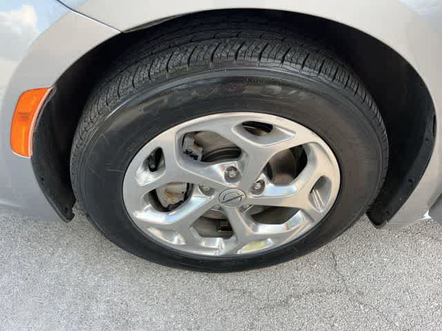 Used 2021 Chrysler Pacifica Limited FWD image 12