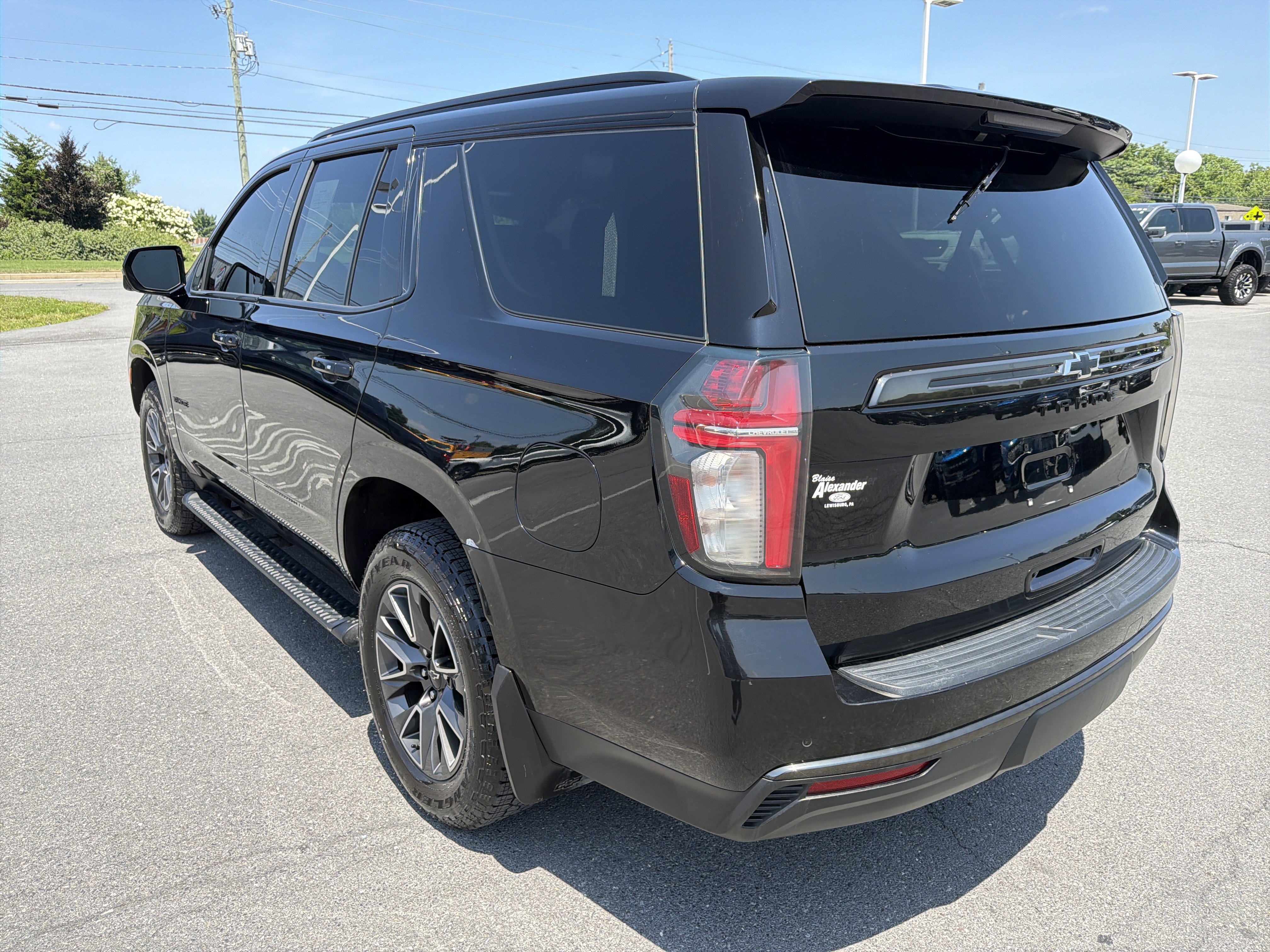 Used 2021 Chevrolet Tahoe Z71 w/ Z71 Signature Package AWD/4WD image 6