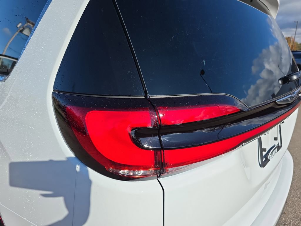 New 2026 Chrysler Pacifica Select image 35