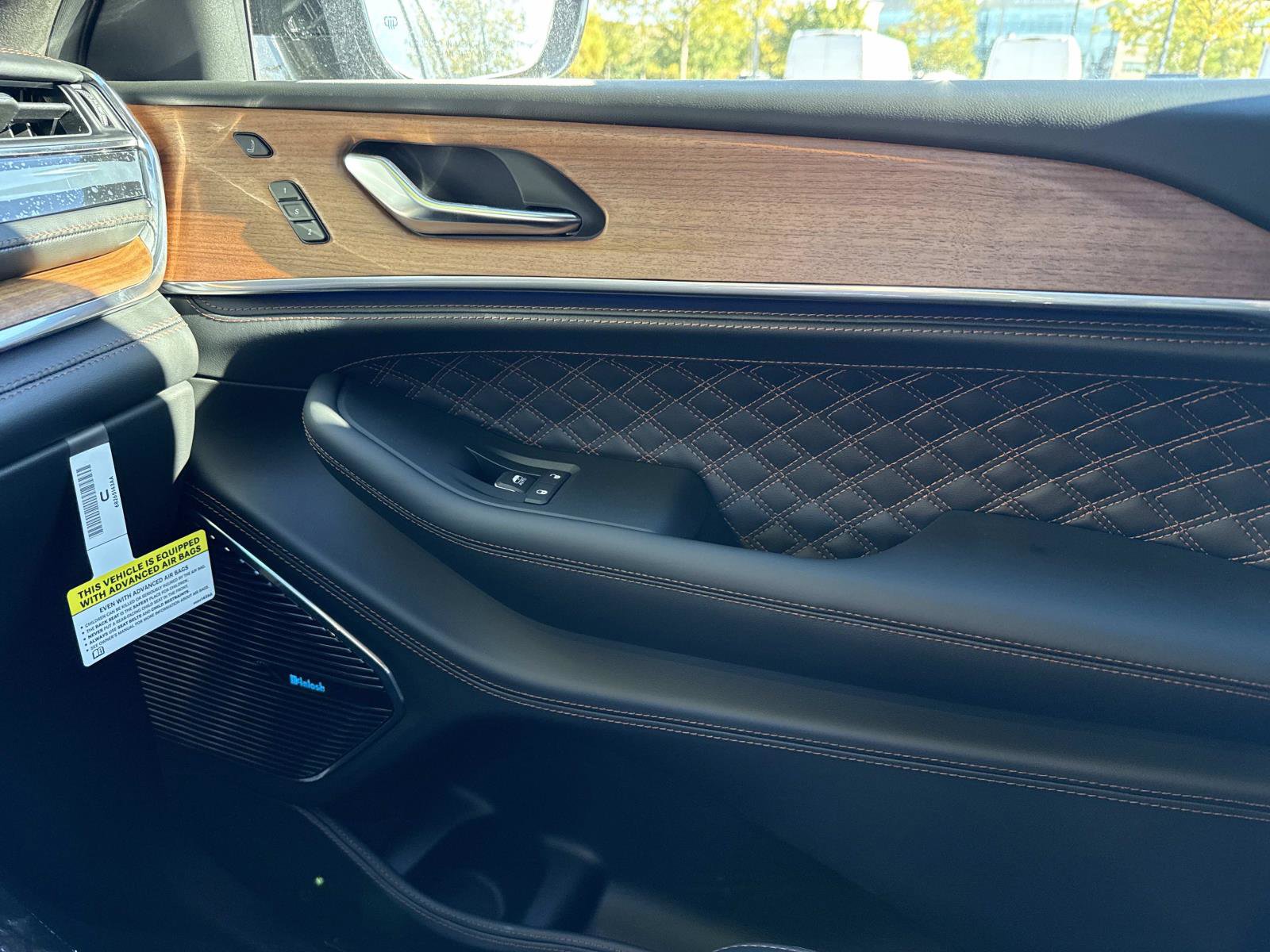 New 2025 Jeep Grand Cherokee Summit image 25