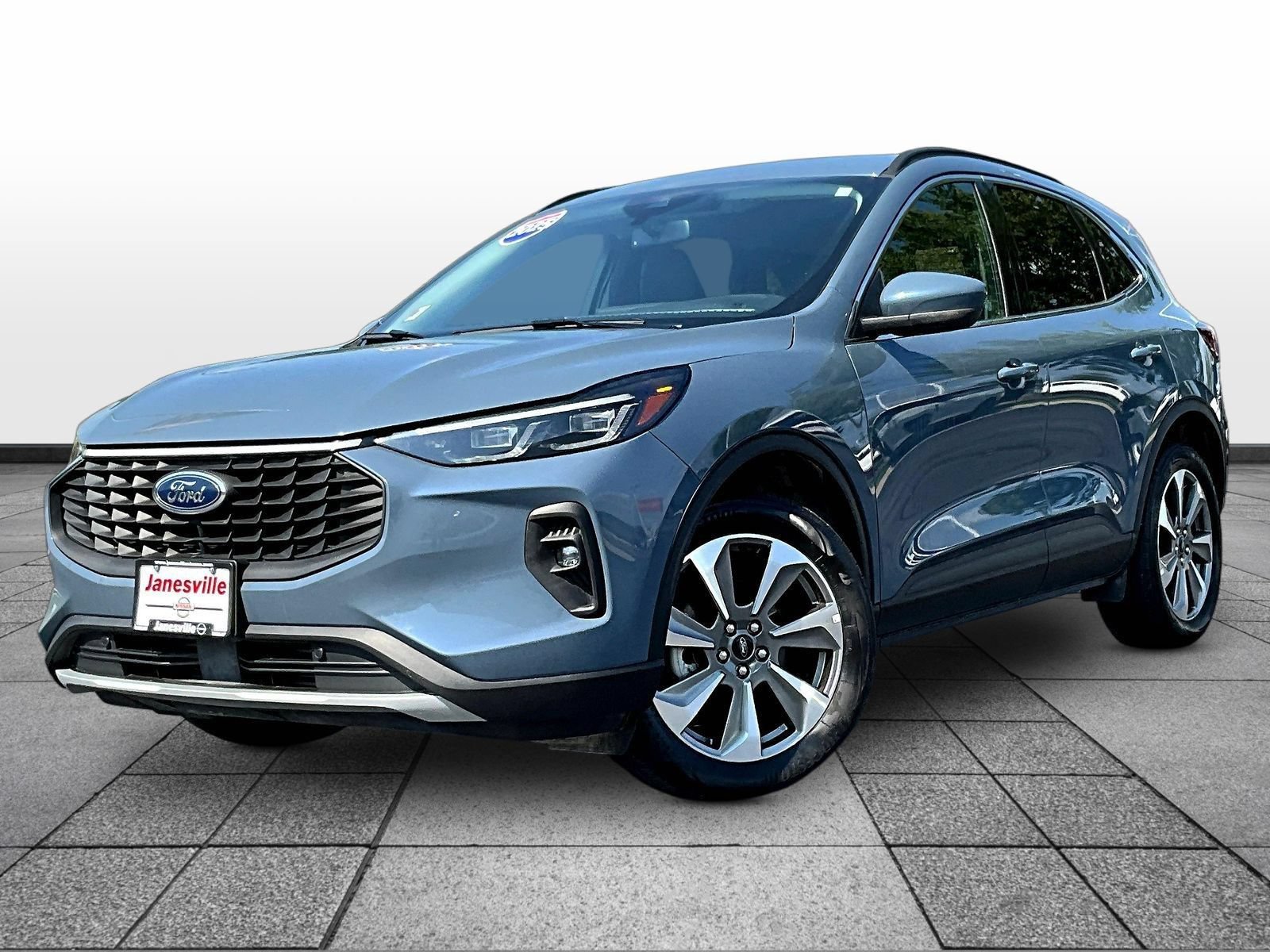 Used 2025 Ford Escape Platinum AWD/4WD image 3