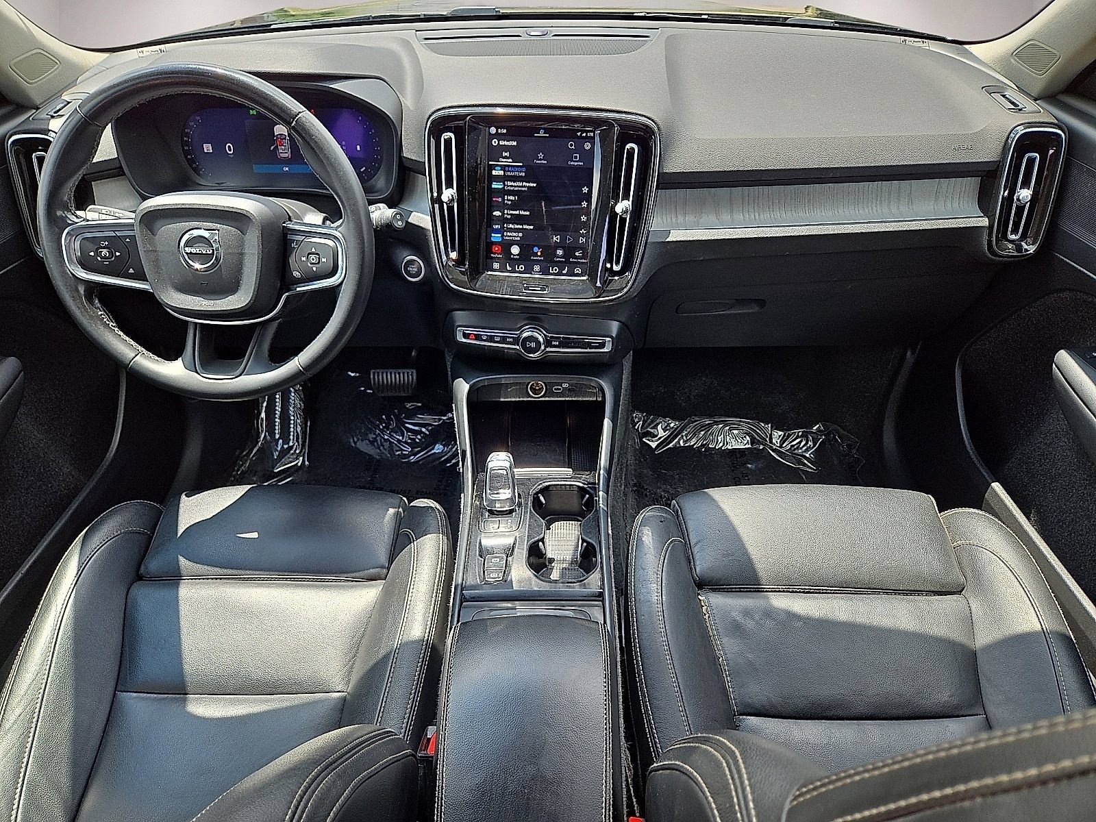 Used 2024 Volvo XC40 B5 Plus AWD/4WD image 16