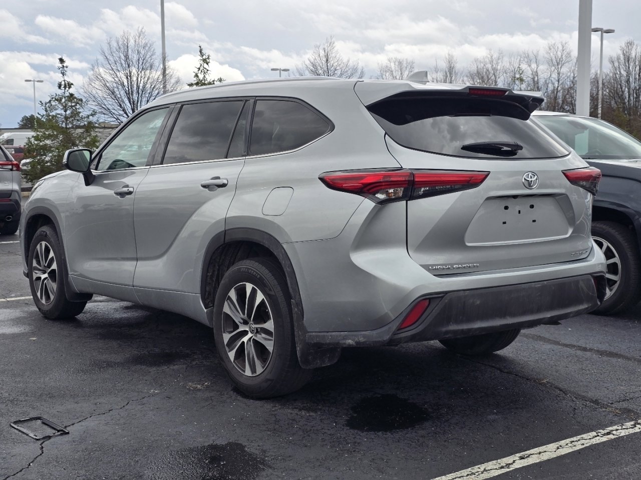 Used 2021 Toyota Highlander XLE image 5