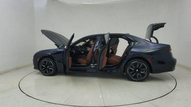 Used 2025 BMW i7 xDrive60 image 73