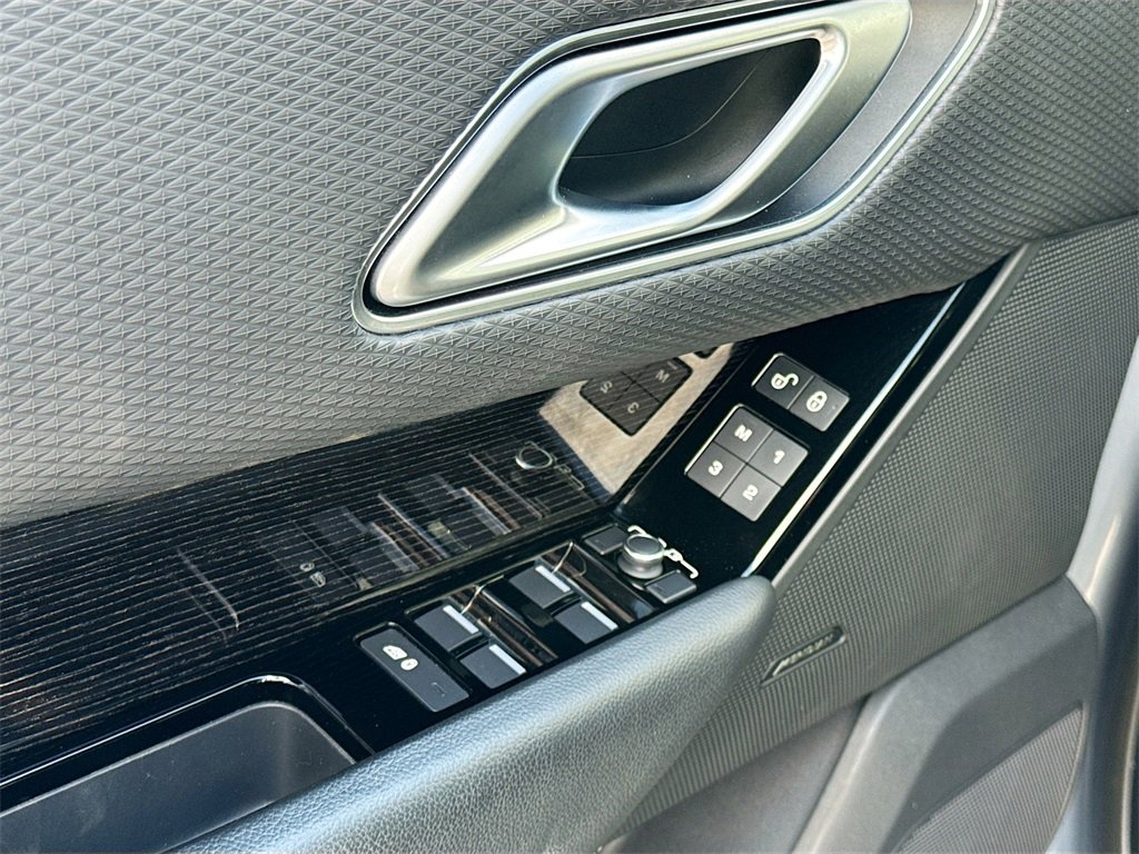 Used 2020 Land Rover Range Rover Velar R-Dynamic S image 19