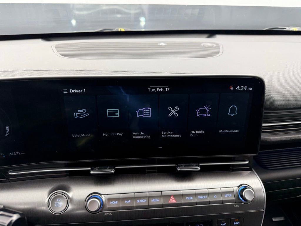 Used 2025 Hyundai Kona Limited image 32