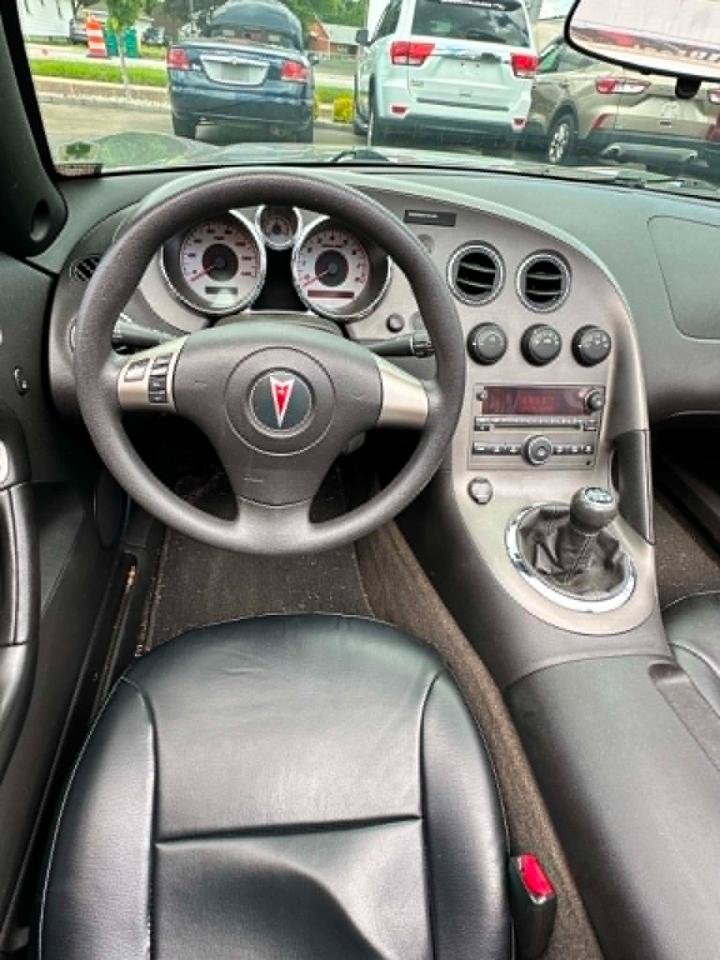 Used 2007 Pontiac Solstice Convertible w/ Preferred Package RWD image 7