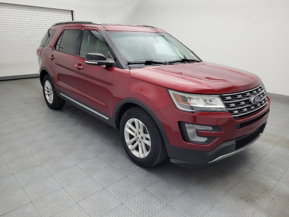 Used 2017 Ford Explorer XLT w/ Equipment Group 201A FWD image 11