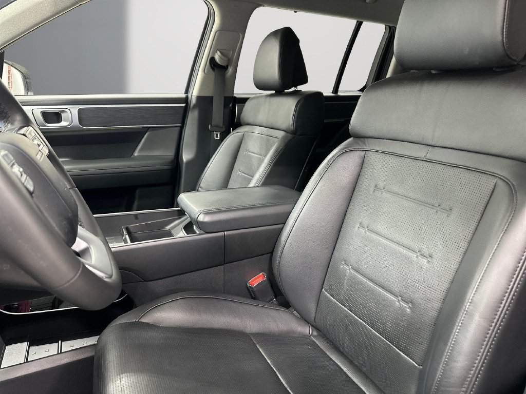 Used 2025 Hyundai Santa Fe Limited FWD image 15