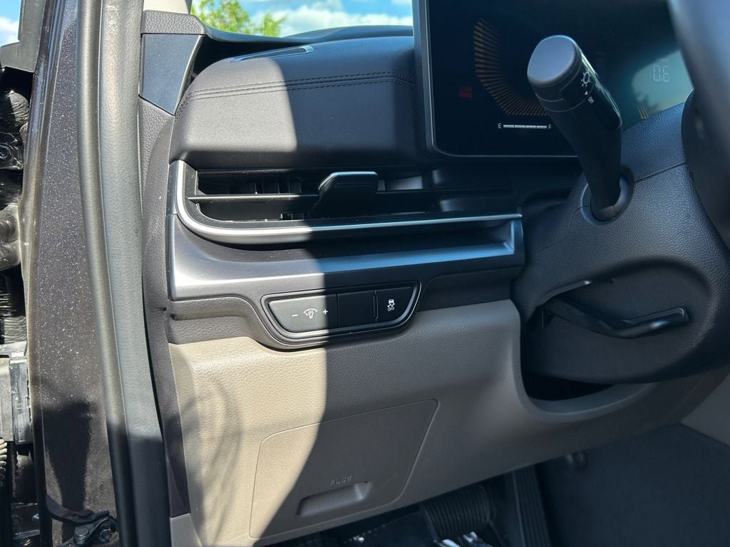 Used 2025 Kia Carnival FWD image 19