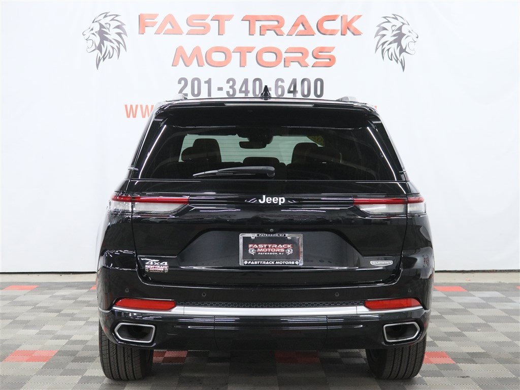 Used 2023 Jeep Grand Cherokee Summit w/ Luxury Tech Group V AWD/4WD image 5