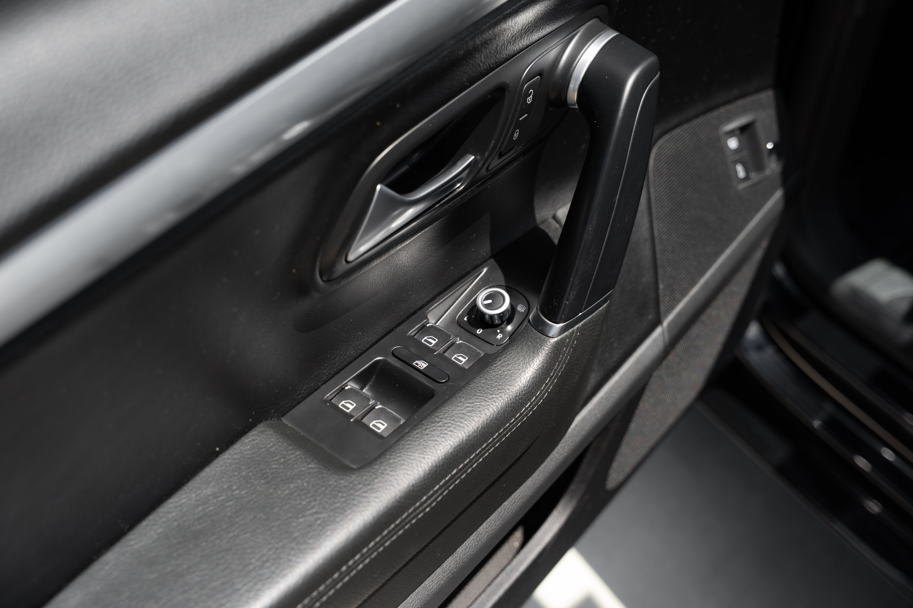 Used 2009 Volkswagen CC Luxury FWD image 18