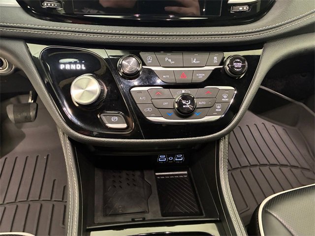Used 2025 Chrysler Pacifica Limited image 20