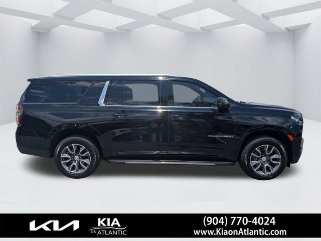 Used 2022 Chevrolet Suburban LT w/ LT Signature Plus Package AWD/4WD image 2