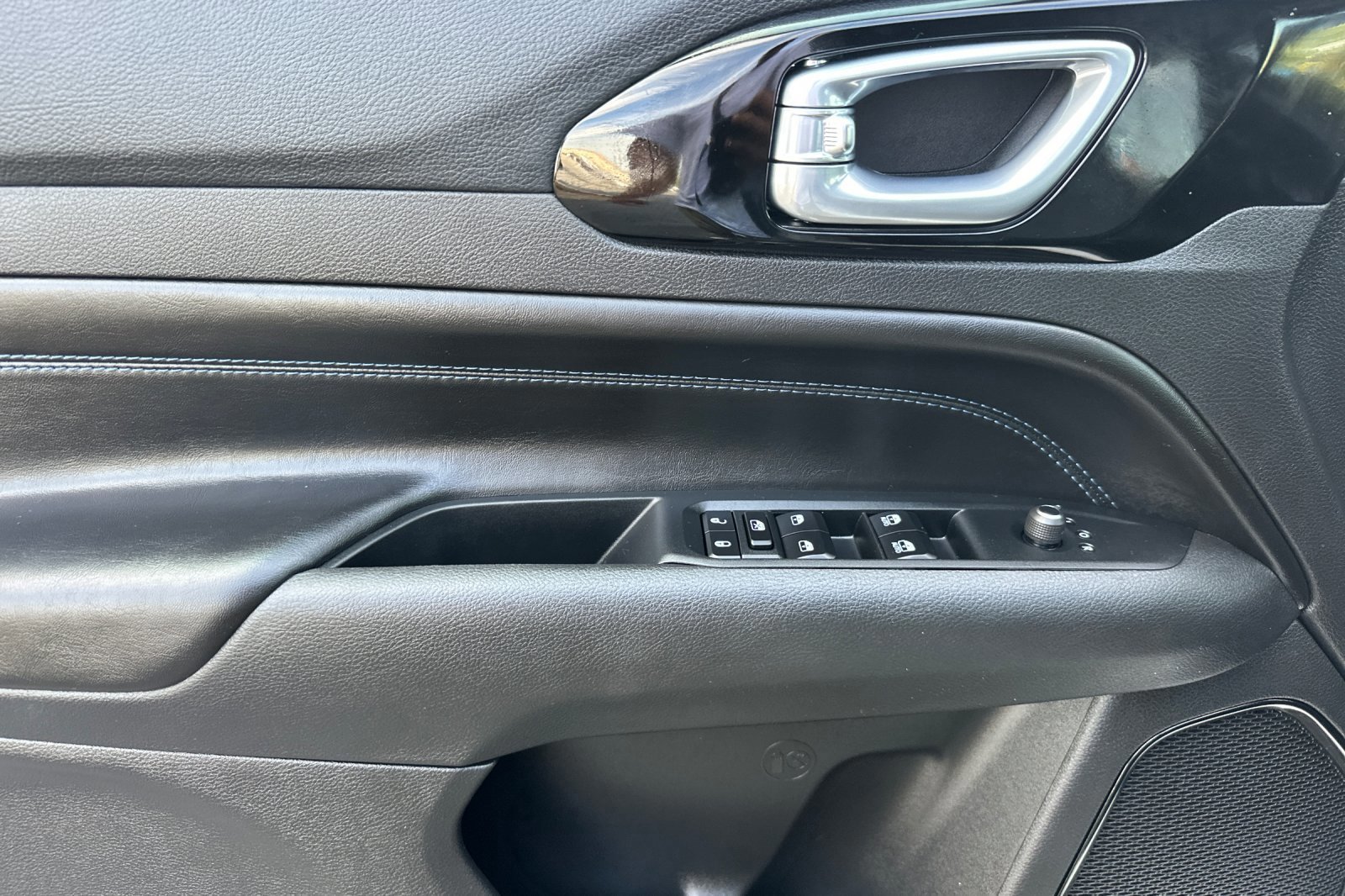 New 2025 Jeep Compass Latitude w/ Altitude Special Edition image 11