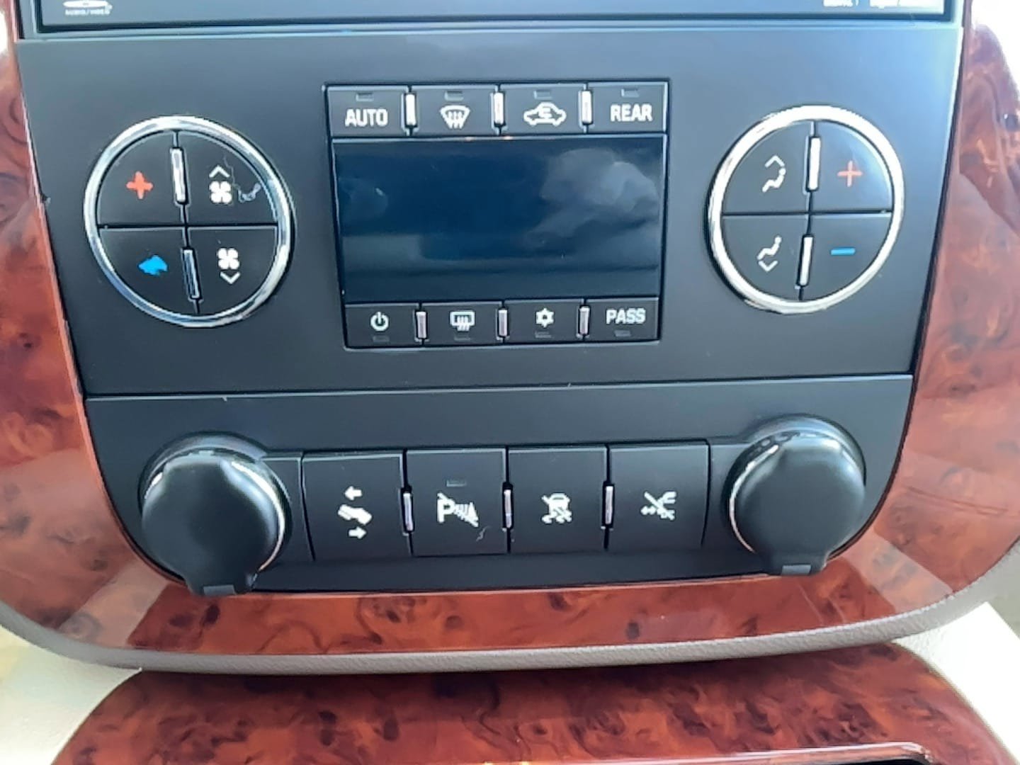 Used 2011 Chevrolet Tahoe LTZ AWD/4WD image 11