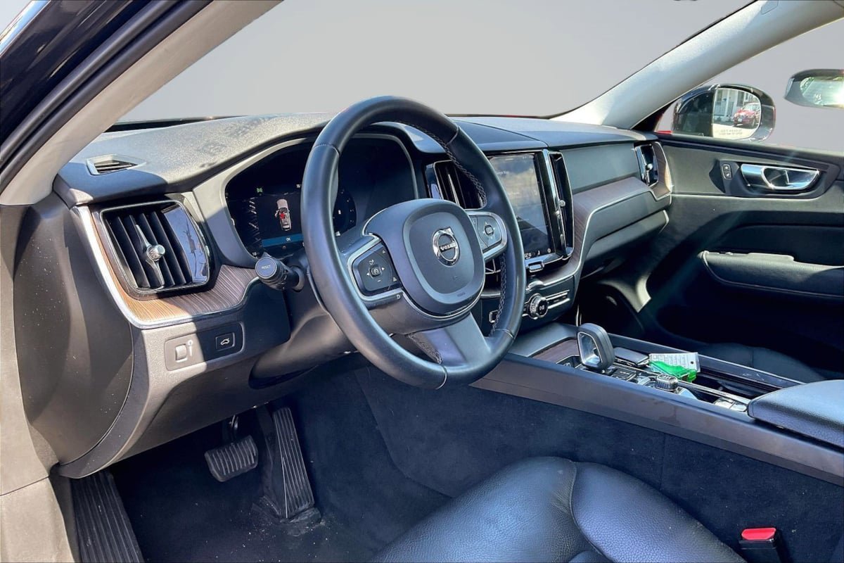 Used 2022 Volvo XC60 B5 Momentum AWD/4WD image 14