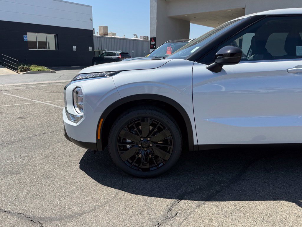 New 2026 Mitsubishi Outlander LE FWD image 5