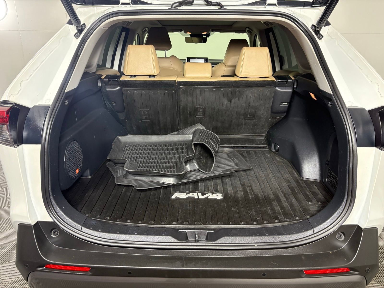 Used 2020 Toyota RAV4 Limited image 21