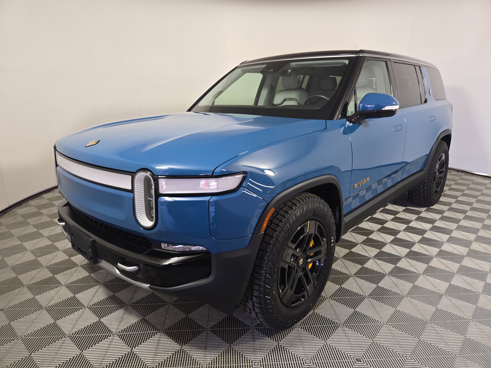 Used 2023 Rivian R1S Adventure