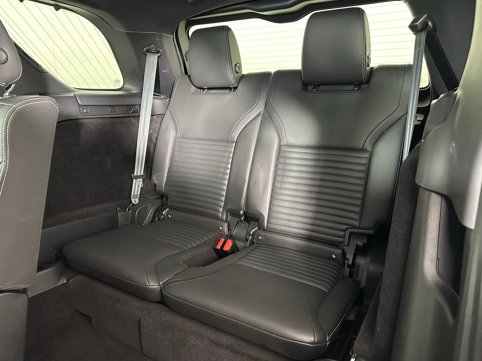 Used 2023 Land Rover Discovery Metropolitan Edition image 35